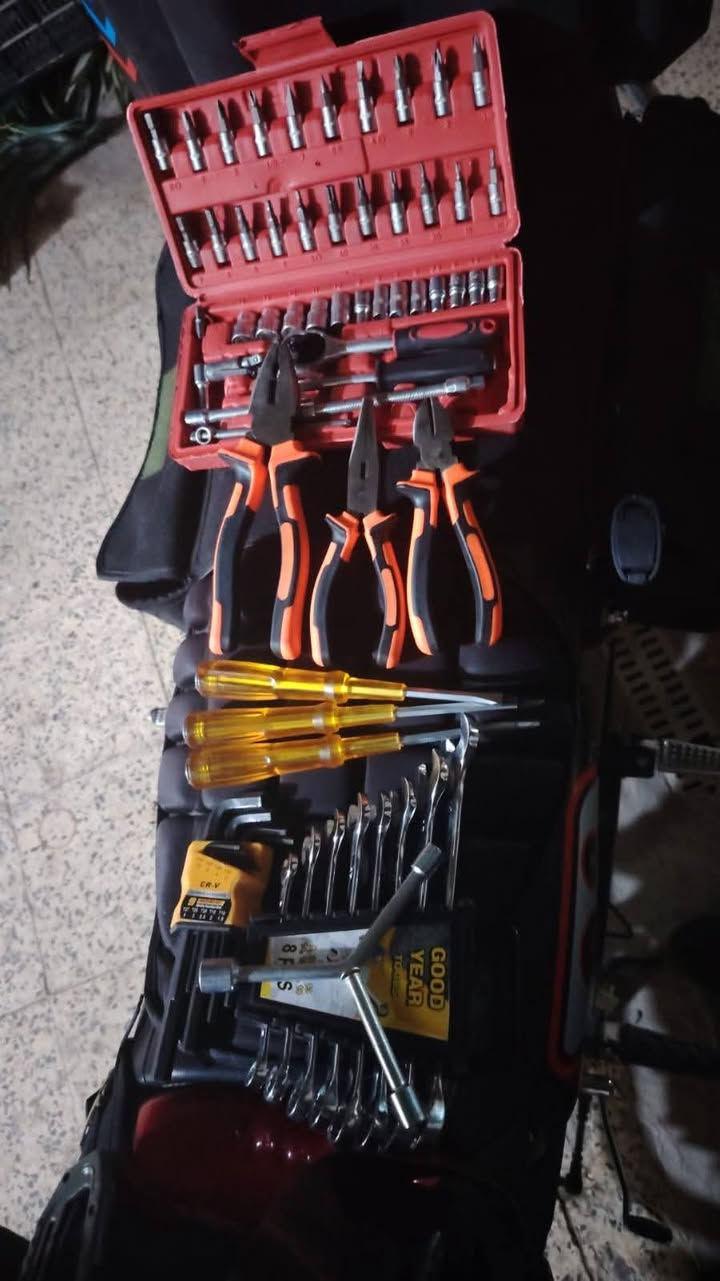 🏍دراجة دايوان لايتي مديل 2025 احمر
رقم اربيل السنويه بسمي 
*دراجة استخدام شخصي ماشيه 7 الاف  نضيفة كاملة و مجهزه من كلشي
 
الاضافات 
1️⃣درع قماش امامي + خلفي 
2️⃣صندوك jr  
3️⃣شاحن + نارية 
4️⃣خوذة جديدة ماركة 
5️⃣كرك متعدد الاستخدامات 
6️⃣طبر متعدد الاستخدامات 
 7️⃣مجموعه امان طفاية + مثلث +حقيبه اسعافات اوليه +حبل سحب  
8️⃣زنون عالي ناصي عدد 2 
9️⃣قفل دراجة ماركة 
🔟واقيات هواء بلاستك 
1️⃣1️⃣واقيات هواء جلد مبطن فرو 
2️⃣1️⃣ استاند موبايل 
3️⃣1️⃣عدة تصليح كاملة 
💯ادوات ادامه احتياط 
🔴فلتر شوته جديد احتياط 
🔴دهن امزول جديد احتياط 
🔴فلتر بانزين جديد احتياط 
 
دراجا كاملة من كلشي 
عنواني بغداد 
***********. 
السعر. مليونين. و850. 
سيمكارت  + واتساب
