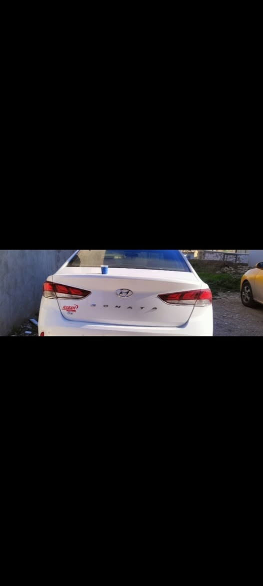 السلام عليكم
سوناتا2018  وارد امريكي
ضررها بامريكا مرفق 
بالعراق 

حادثها جاملغ الخلفي اليسار جهت السايق وشبر  بارد بجاملغ مال سياق بارد 
وبيها مكان تكحيل 

محرك 2400 GDI

رقم دهوك تحويل شرط 

مواصفات عاديه 

شاشه كبيره 

كشن مخمل 

مانع انزلاق 

مثبت سرعه 

كامره دوراه

وباقي المواصفات المعروفه

ماشيه 85

ما ناقصها  شي من صدر وتايرات وحداتيها قبل شهر مسويها  ومبدل  حتى باتري جديد
شرط 
كلوب ما علك بالدشبول هاي سنتين يمي 
نوزلات _بلكات _ جويتر عليها ادامه كامله بدون يي نقص تشغل وتطلع والسياره احله من الصور

مكان موصل الايسر 

للاستفسار 
139$

***********0
