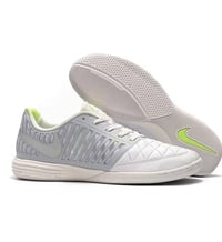 حذاء صالات • فيتنامي • مقاس ٤٣