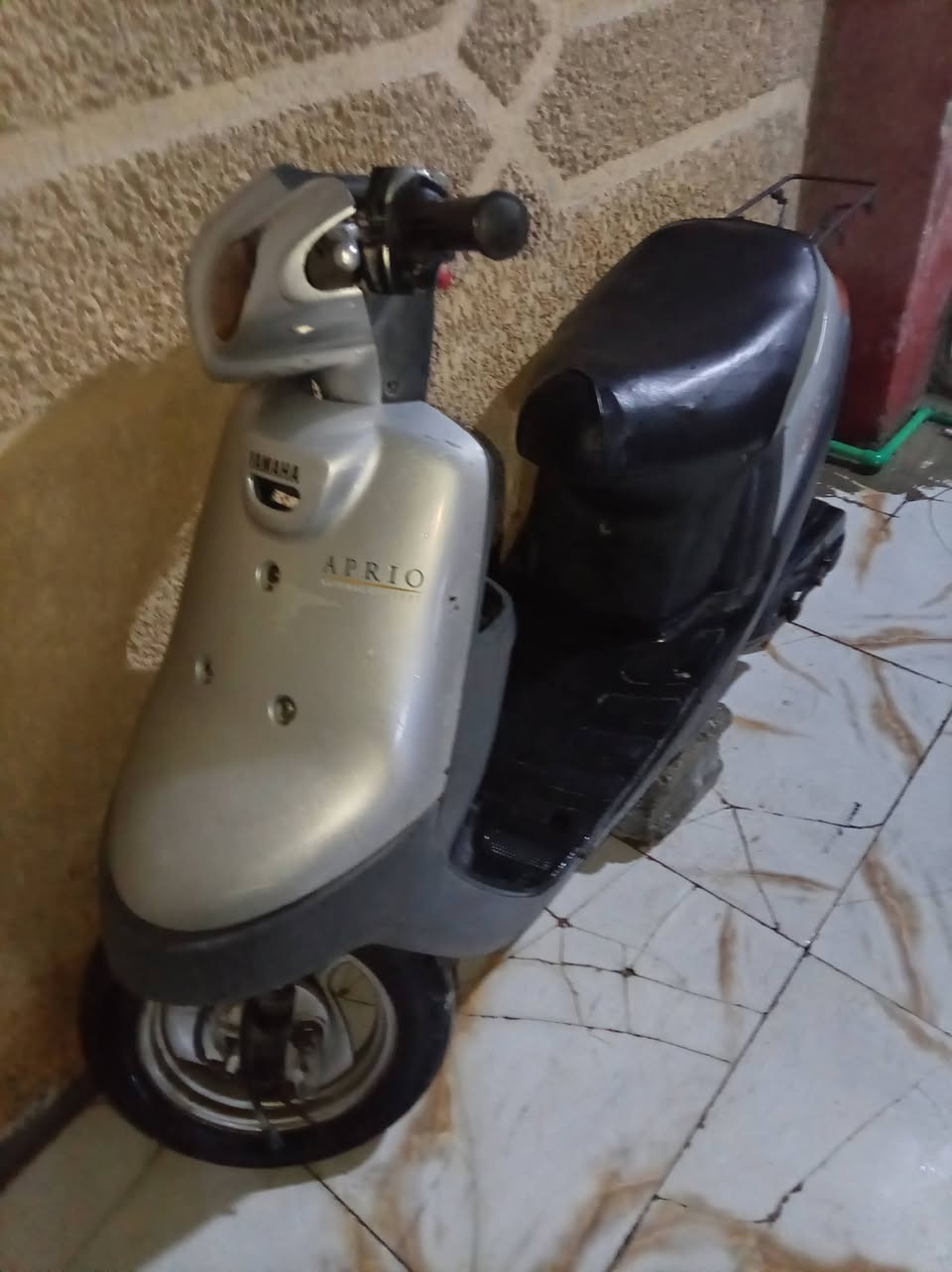 السلام عليكم دراجه بطه للبيع الدراجه نضيفه كهربائيات كله شغاله عوزه بس باتري هورن مابيه وشاير فقط والستان طاك الدراجه شغاله هندر واحد المكان كربلاء الحولي 100 السعر 175 وبيه مجال الرقم ***********
