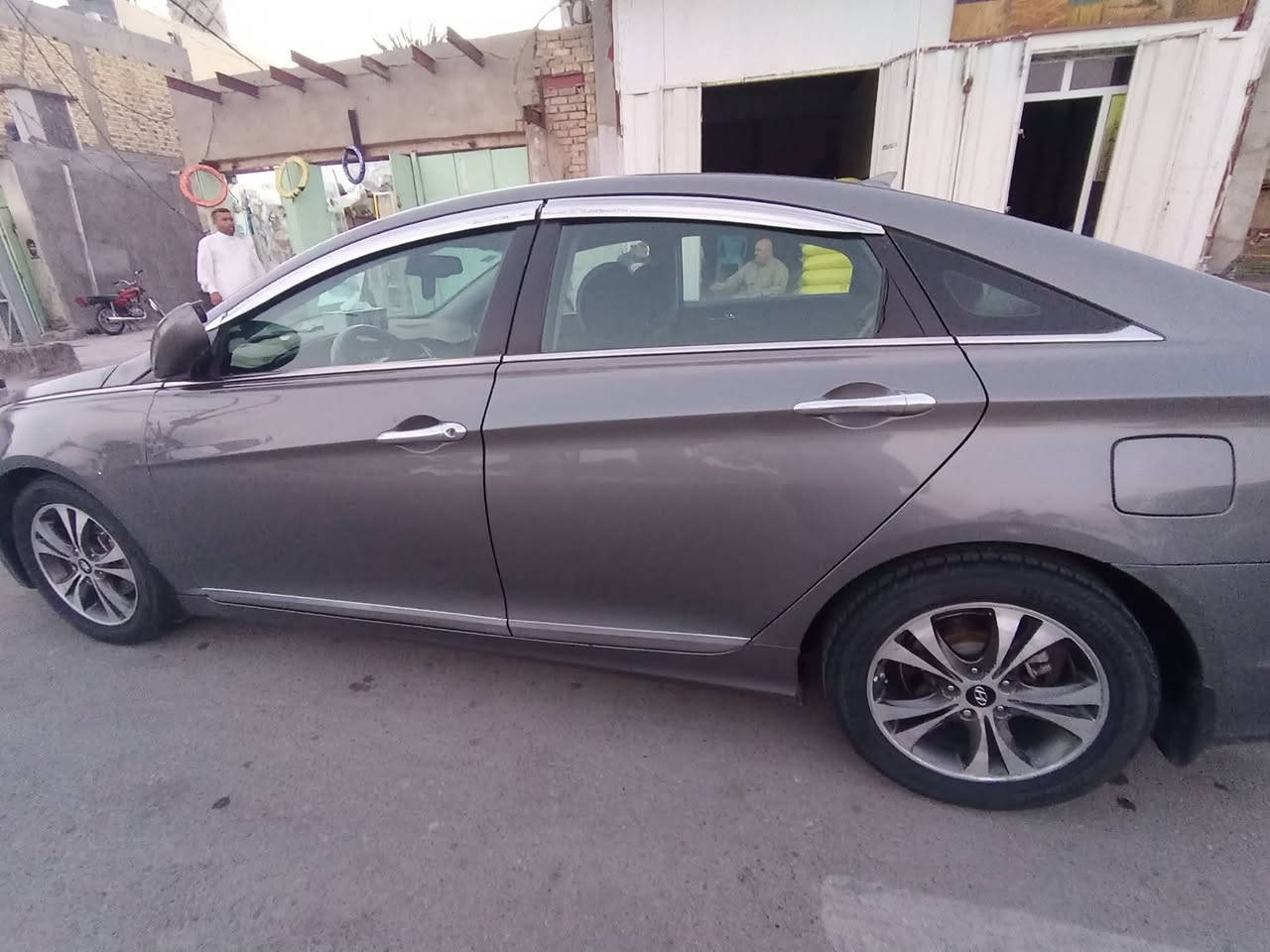 سلام عليكم
سوناته 2013.. وارد امريكي

حادثها.. بنيد او جاملغ بس

... رقم بغداد... بسمي.. شرط تحويل 

(محرك.. كير شرط) عليها ادامه كامله 

.. تبريد ثلج..قطعتين

.................................

موصفاتها

.. تحكم مري

..تحكم كشنات

.. تدفئة تبريد كشنات الاماميه

.. نظام ايكو.. الاقتصادي

... لايت زنون

.. نظام مانع الانزلاق

.............................................

سعر.. 100 بيها مجال حك جيه

مكان واسط

رقم.. ***********
