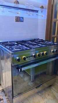 طباخ نظيف وشغال 100%، استعمال خفيف وما بي أي عطل. سبب البيع: عدم الحاج...