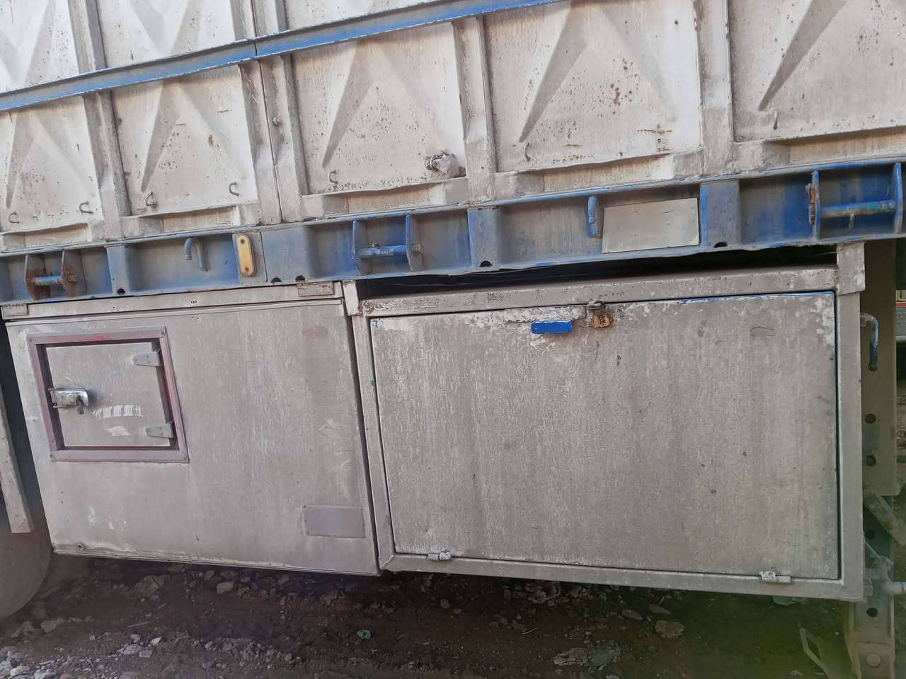 بودي تريله للبيع
الطول 12متر
3دناكير
الرتفاع 180
الاستفسار***********
       ***********
