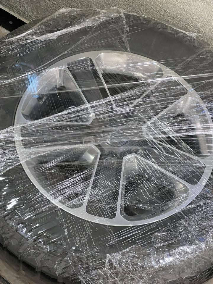 السلام عليكم 
للبيع تخم ويل اصلي نظيف جداً مال سيارة خليجية مع تايرات استخدام قليل انتاج ٢٠٢٥ 

التفاصيل👇🏼👇🏼

٥ ويل حجم ١٨

٤ تايرات حجم ٢٧٥/٦٥/١٨ نوع اطلس انتاج ٢٠٢٥

١ تاير (سبير) نوع كوديير حجم ٢٥٥/٧٠/١٨

السعر ٥٥٠$

***********
بغداد

