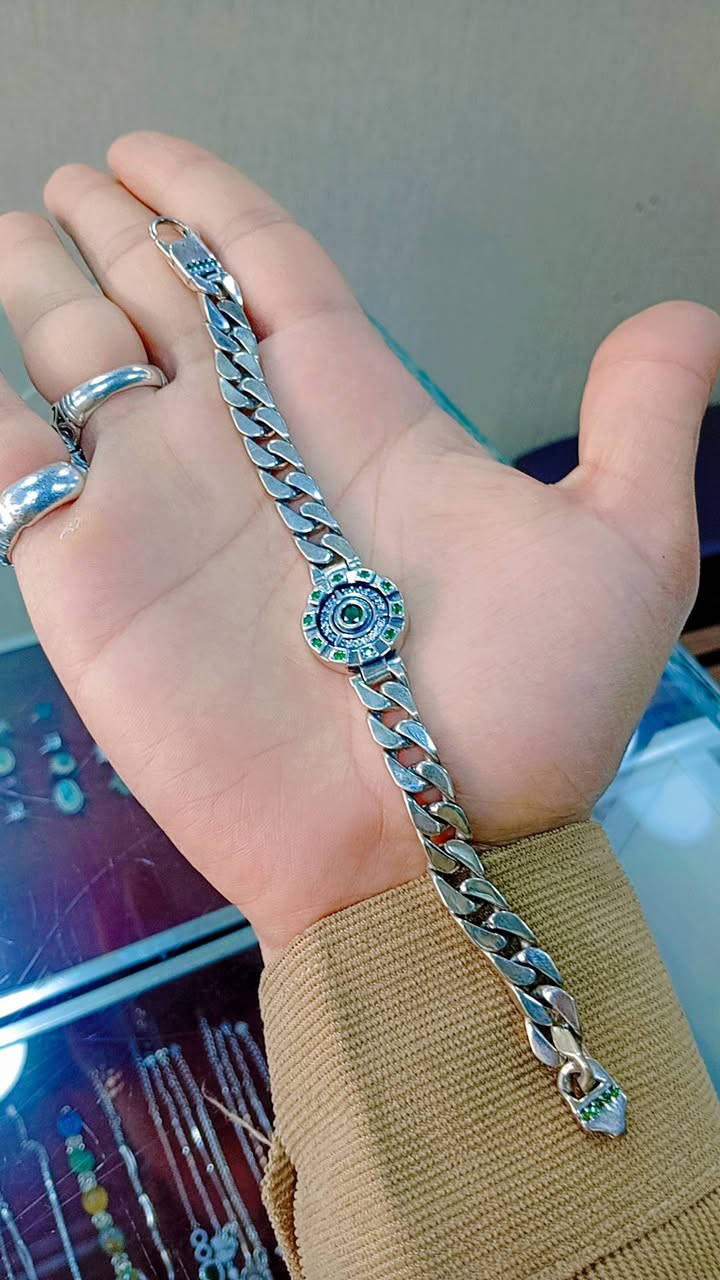 السلام عليكم 
اساور رجالية ثقيله
سعر الغرام 4 الف وربع قفل بدون عمله


**إذا كنت صاحب هذا الإعلان وتريد حذفه لأي سبب، رجاءا أرسل رسالة إلى الدعم الفني**