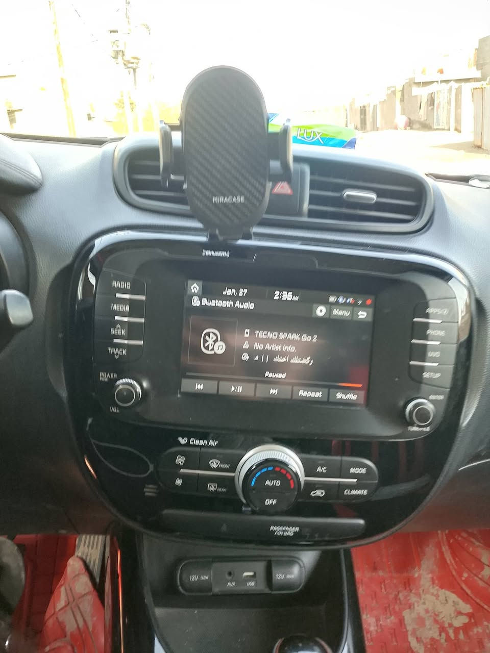 السلام عليكم سياره للبيع كيه صول موديل 2018 سياره جديده
بمعنئ الكلمه ماشيه 64   مكينه 1600 جي دي اي تيربو تحويل مباشر سياره مال جناي بعدهي زيرو ضرر فقط قبق جنطه ليبل واحد

 مع السونار سياره فول مواصفات عداه الفتحه بصمه السعر 115وبيه

 مال بصيط حك الجيه مكاني بابل القاسم حي العسكري الاستفسار *********** .
