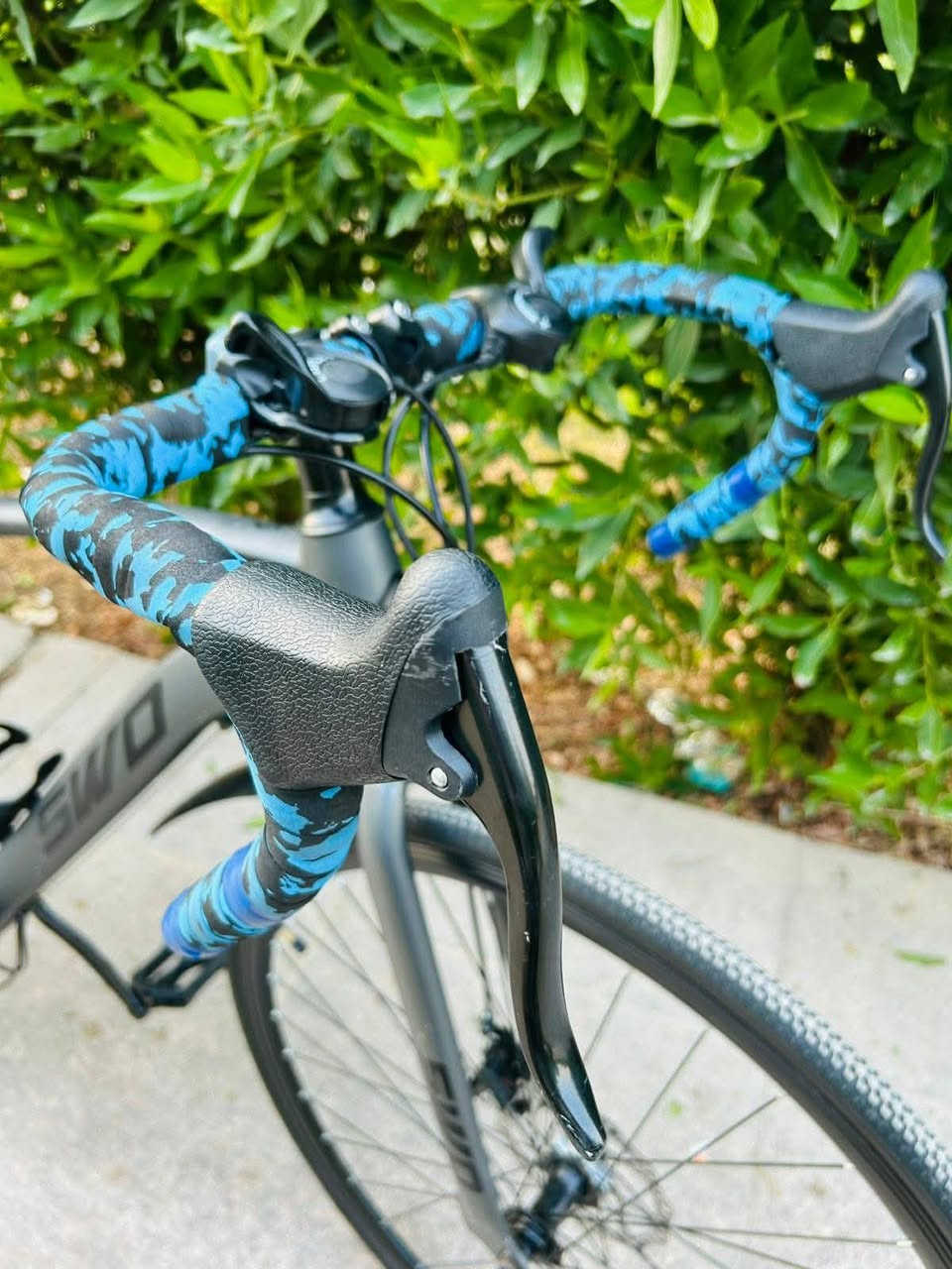 دراجة رود SWD Gravel / Road Bike » للبيع او مراوس «
🚴 الماركة: SWD
🚴 النوع: Gravel Bike 
🚴 الهيكل: ألمنيوم خفيف 
🚴اللون: رمادي طافي 
🚴 المقاس: M
🚴 العجلات: 700C
🚴السرعات: نظام تروس أمامي وخلفي(3×7)
🚴 الناقلات: L-TWOO + Hongwei
🚴 الفرامل: Disc Brake أمامي وخلفي
🚴 المقود: Drop Bar احترافي
🚴 حجم الإطار: 28

السعر : 300


**إذا كنت صاحب هذا الإعلان وتريد حذفه لأي سبب، رجاءا أرسل رسالة إلى الدعم الفني**