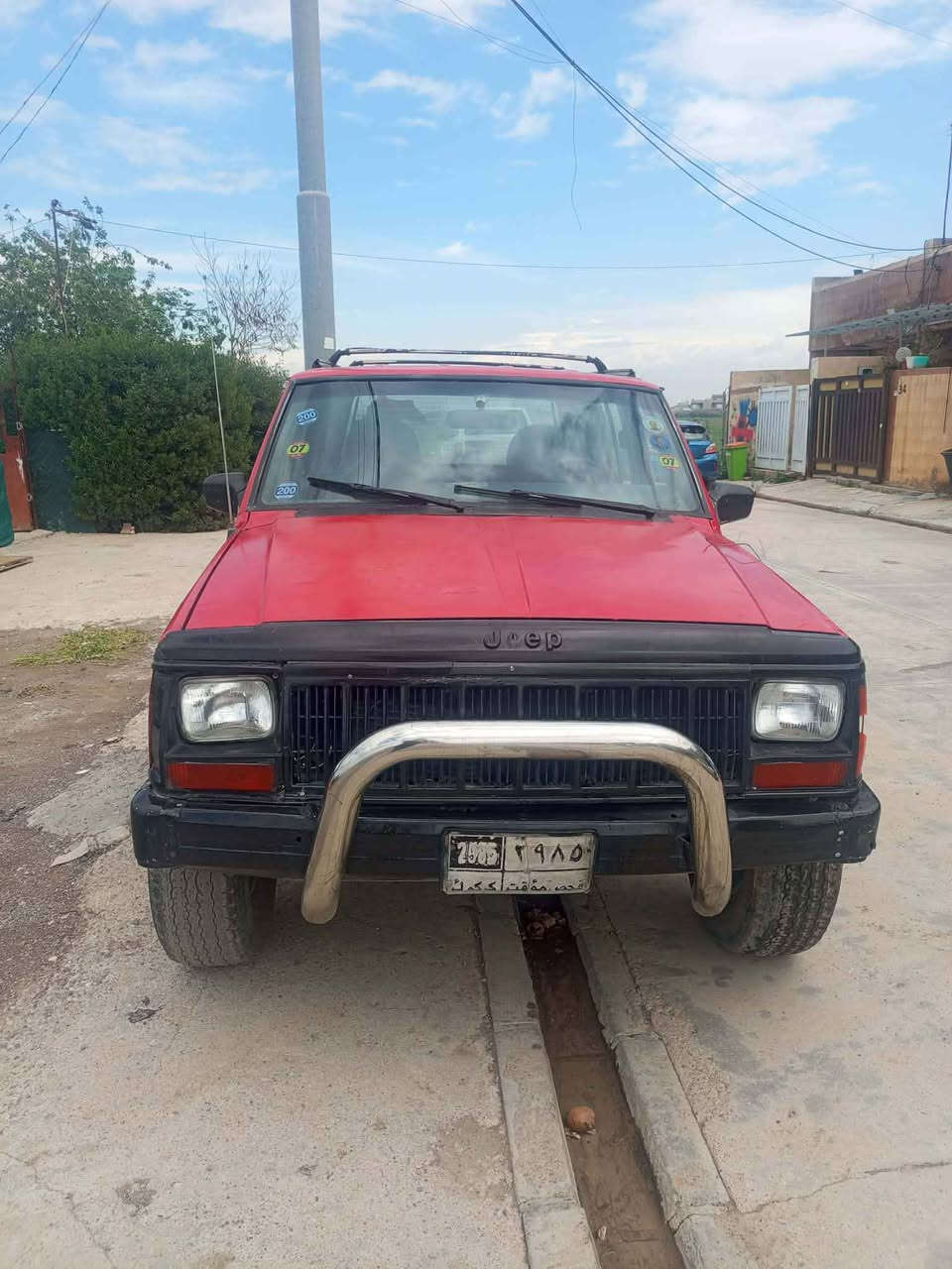 جيب شيروكي موديل 94مه كينه به ته تؤماتيك گيرو مه كينه و كاره باى به شه رت واجيهه سه ياره كه خاوينه سحرى 18گه لاو مه حامه له شوين هه ولير مامزاوه *********** أربيل, العراق
