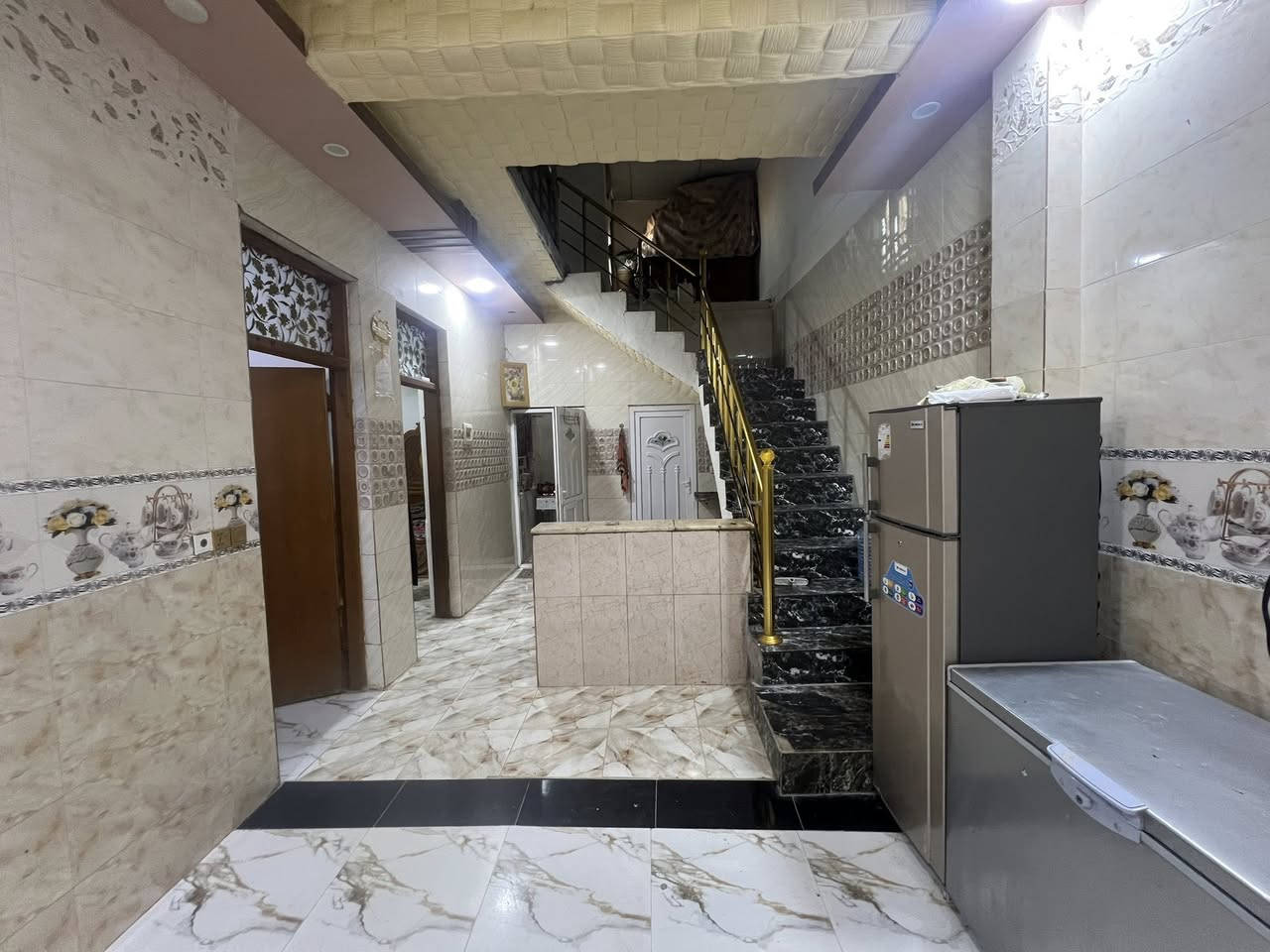 اللهم صلى على محمد وال محمد

بيت  للبيع 🔥🔥🏠
100 متر كربلاء خلف مرقد الحر 
منطقة السواده حي السجاد الثاني 
سند 25 اقرار قاضي مع صاحب السند 
واجه 8 متر نزال 12  متر
طابق واحد بناء درجه اولى طابوق جمهوري
يتكون البيت من استقبال 6*4
و غرفه 5*4
وملحقات مطبخ وصحيات خارجيه وداخليه 
شارع 7 متر كامل خدمات مجاري ومي وكهرباء ومولد ذهبي

باقي التفاصيل داخل الفيديو والصور

للاستفسار عن السعر اتصال 

***********

صاحب الدار بدون وسيط
