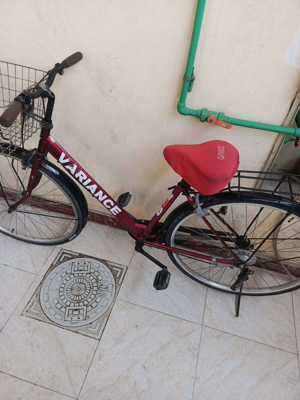 بايسكل لبيع نظيف
المكان حي بغداد قرب سجن حمدان 
السعر 120 بي مجال 
رقم هاتف ***********
