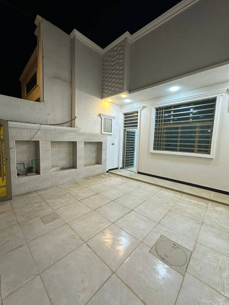 اللهم صلى على محمد وال محمد 
دار للبيع مساحة 200م 
كوت جمعية النفط التعاوني المجمع الثالث
نزلة اعدادية الكوت المهنيه يبعد عن شارع بغداد 
100م عرض الشارع 17م شارع رئيسي ليس فرعي 
غرفتين وهول مطبخ وصالة وصحيات داخلية وخارجية 
بناء حديث غير مسكون طابو زراعي قابل للتطويب 
الاستفسار اتصال او واتساب 
***********
مكتب عقارات دار واسط 
ملاحظة نستقبل جميع العروض 
في محافظة واسط
