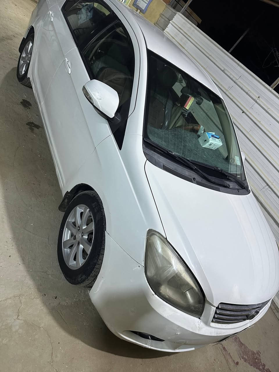 السلام عليكم
ڤولكس صالون موديل 2011 مكينة كورلا كير نظيف حدادية وسط سيارة مكفوله من الضربة والصبغ تبريد شغال رقم بابل گير عادي السنوية نافذة لغاية 2027 السعر 50 ورقة وبيها مجال 
الاتصال على هذا الرقم ***********
