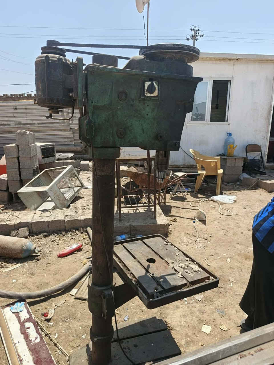 السلام عليكم تورنه روسي لاتيني للبيع شغاله على الفحص الطول مترتين ودريل تزريف الي تفيده يتصل على الرقم مكانها سيطره الج قرب مطعم صكبان للاستفسار ***********
