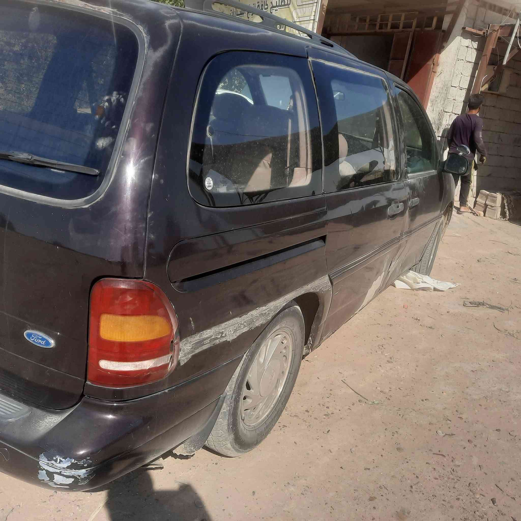 سلام عليكم سيارة فورد للبيع رقم مميز تحويل مباشر  موديل ١٩٩٦ محرك ٦ سلندر محرك مال سيارة فورد٢٠١٢ بيهة بيع مستعجل ب٣٥ وبيهة مجال للشراي الاستفسار الاتصال على الرقم التالي *********** المكان بغداد ابو غريب خرنابات
