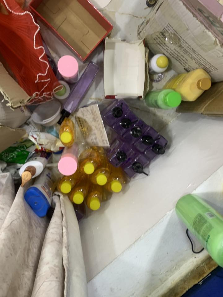 السلام عليكم لبيع غراض كوزمتك كاملة جميع مكياج وكس اسوارات وجنط وشامبوات ومرطبات اصليات تعزيلة محل تواصل واتساب ولخاص مفتوح الرقم واتساب فقط***********
