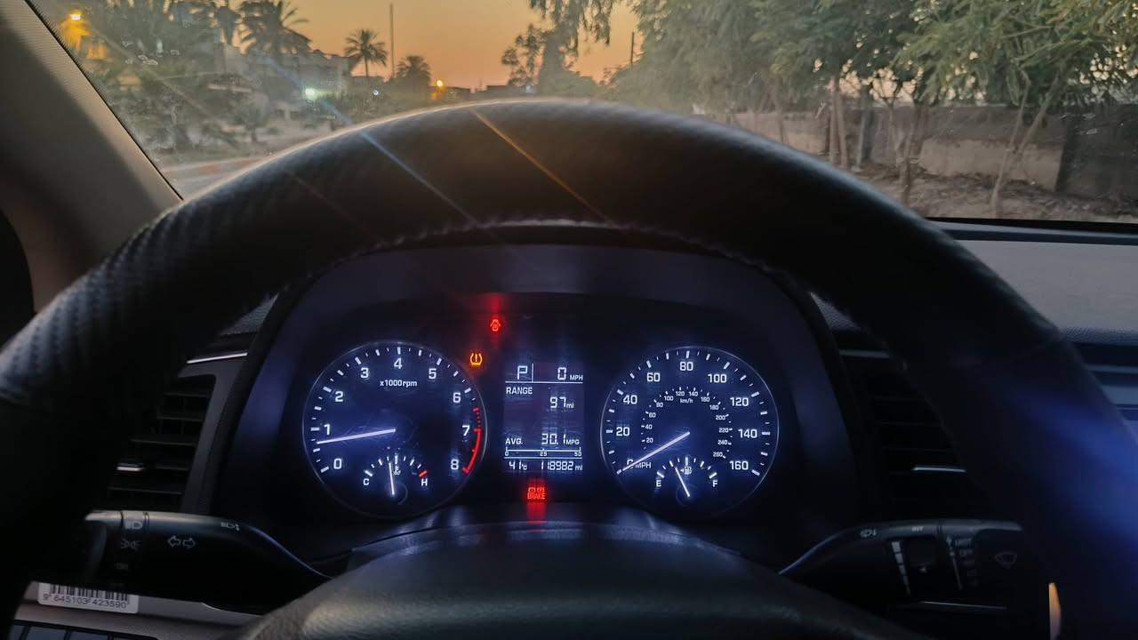 السلام عليكم 
النترا 2018 وارد امريكي 
مكينه وكير ممفتوح لا تنقيص ولا تبخير ، دهن اصلي
محرك دوش 2000 
كير AT
تبريد ادامة جديده ، 
تخم تاير جديد ، 
ادامه لمنظومة الاحتراق 
دوشمة جديد
حدادية السيارة 90%
مي راديتر اخضر
سيارة مال جناي 
سونار  و صور الحادث امريكا مرفق بلمنشور 
السعر 117
رقم ***********
