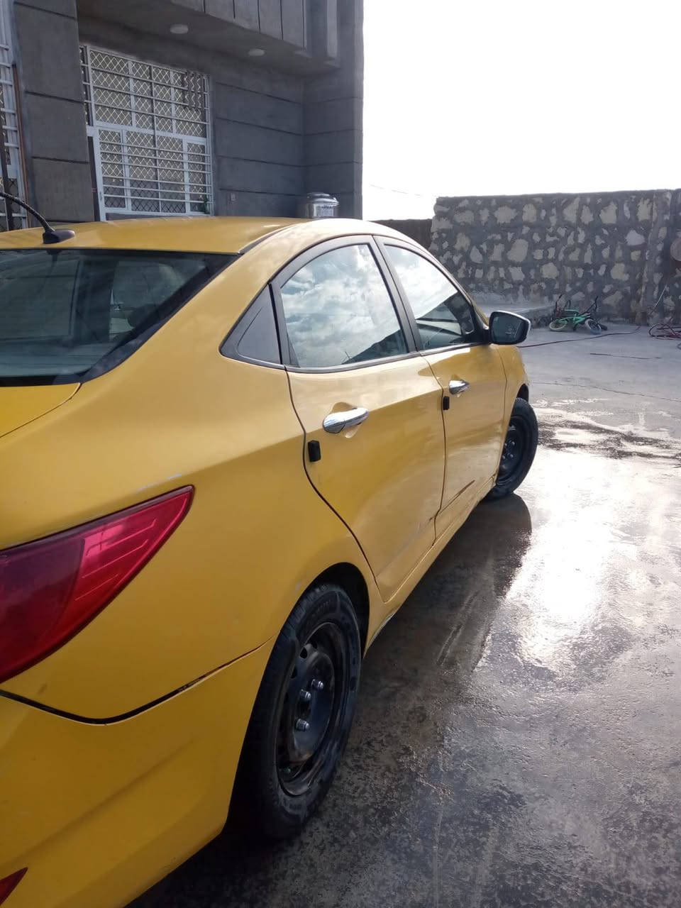 السلام عليكم اكسنت موديل ٢٠١٥ وارد امريكي حادث الجاملغ اليمنة الخلفي كير مكينة مكفول الصدر نظافة ٧٠ بلمية السيارة جاهزة للشارع للستفسار على الرقم ***********
