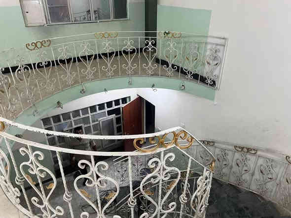 السلام عليكم 
بيت للبيع المساحه 380 م
مكانه بغداد الحبيبية قرب حسينية شهداء شمر 
بيت نظيف مرتب وجبير بي خمس غرف وحمام مطبخ وصالة وحمام سويت كامل والشراي يتصل 
رقم الهاتف(***********)احمد السلطان
