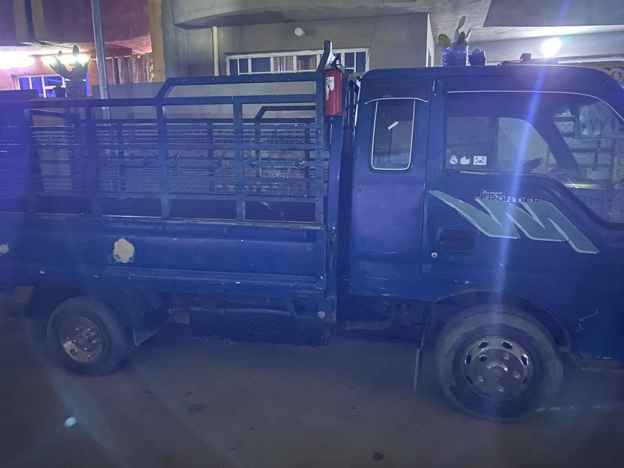 سلام عليكم سيارة فنتيرة موديل 1999رقم نكليزي بغداد المكان معامل الباويه سعر ٦٠ وبيه مجال رقم ***********
