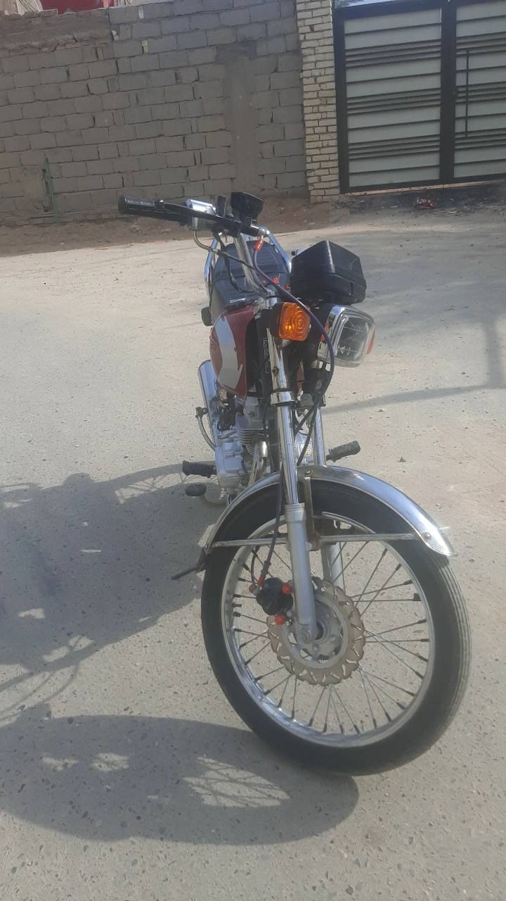 السلام عليكم 
دراجه 4كير تعمير اوراق ودراجه كامله مابيهه نقص كلشي بيهه شغال السعر 600 وبيهه مجال 
للاتصال*********** اتصال وبيك خير وتدلل
