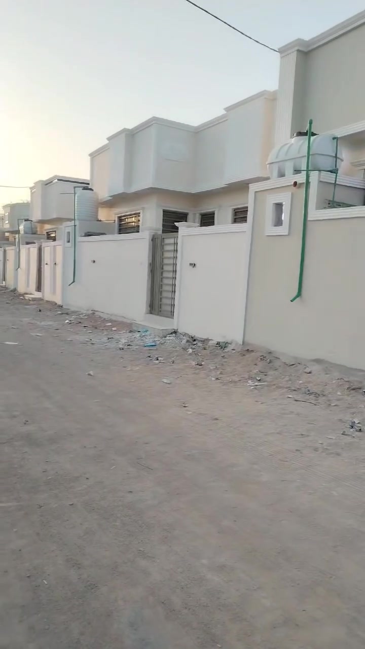 سلام عليكم للاستفسار ***********
بيت للبيع المساحة 150متر
يحتوي على غرفتين منام وستقبال وصاله ومطبخ وصحيات داخليه وخارجيه 
عرض الشارع 12متر
العنوان ابي الخصيب كوت ثوني 
السعر 90مليون وقابل للتفاوض 
للاستفسار ***********
