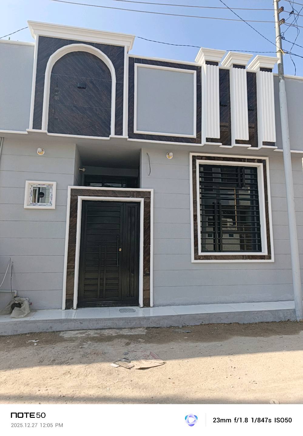 #عقارات كربلاء المقدسة 
بيت طابوك سند ٢٥
داخل مجمع الابداع السكني مساحه ٥٠متر طريق الرابط قرب علوه المخضر 
شارع١٠م يتكون من استقبال مطبخ صاله صحيات غرفه 