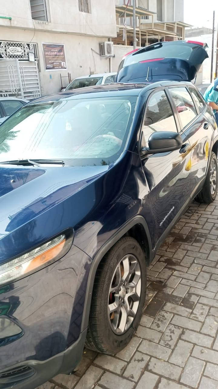 سياره جيب بزون للبيع نضيفه استعمال بيت موديل 2016 
سعر 115 
رقم راعيها 
***********
*********** 
بصره
