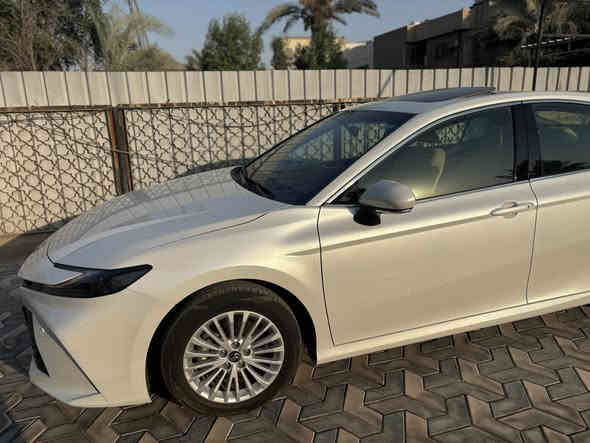 سلام عليكم من رخصه الادمن 
كامري موديل 2025 وكاله ساس 
ماشيه 1500km سياره زيرو 
مواصفات LE 
-فتحه 
- كشن سايق كهرباء فقط 
- جلد مخمل
- سياره مكفوله عدا بالباب الخلفي عكس السايق مثل ما موضحها بالصور 
- رادار امامي 
- السياره بانزين 
- السعر 42 مليون دينار عراقي وبيها مجال بسيط 
    - رقم الهاتف ***********
