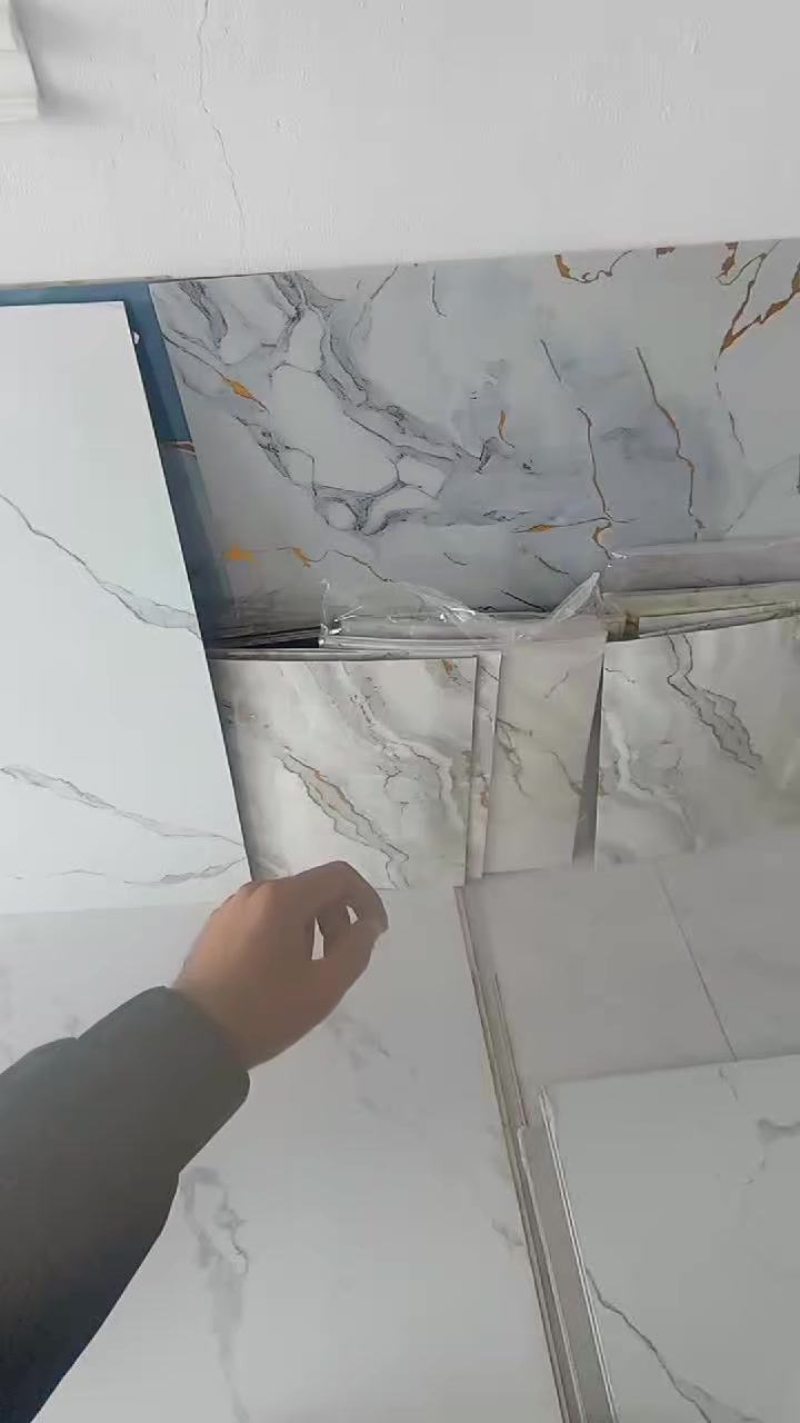 بديل الرخام المربع الاصق .. 
توفر داخل المجمع بأنواع والوان حلوه وراقيه . 
قياس ٦٠×٦٠ 

يرهم بكل الاماكن 

سعر القطعه ١٢٥٠ . 

التوصيل موجود داخل القضاء ولكل انحاء الديوانيه 

للأستفسار .. ***********
