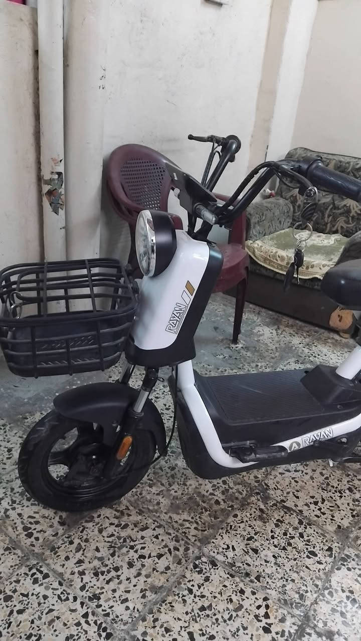 دراجه شحن حجم 14 شركه الريان
اربع باتريات 
بصمه + سويج
3 سرع 40 حقيقي
ما بيها اي عطل 
السعر 275 الف وبيها مجال
***********
