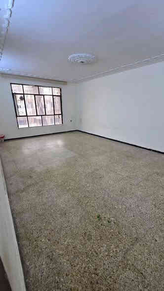 للإيجار في السيدية بيت مساحة ٣٠٠
متر 
البيت كلش نظيف محدث 

يحتوي على ٥ غرف نوم وصاله ومطبخ وخدمات وكراج وحديقة 

الايجار مليون ونص 

للاستفسار: ‏‪***********‬‏
