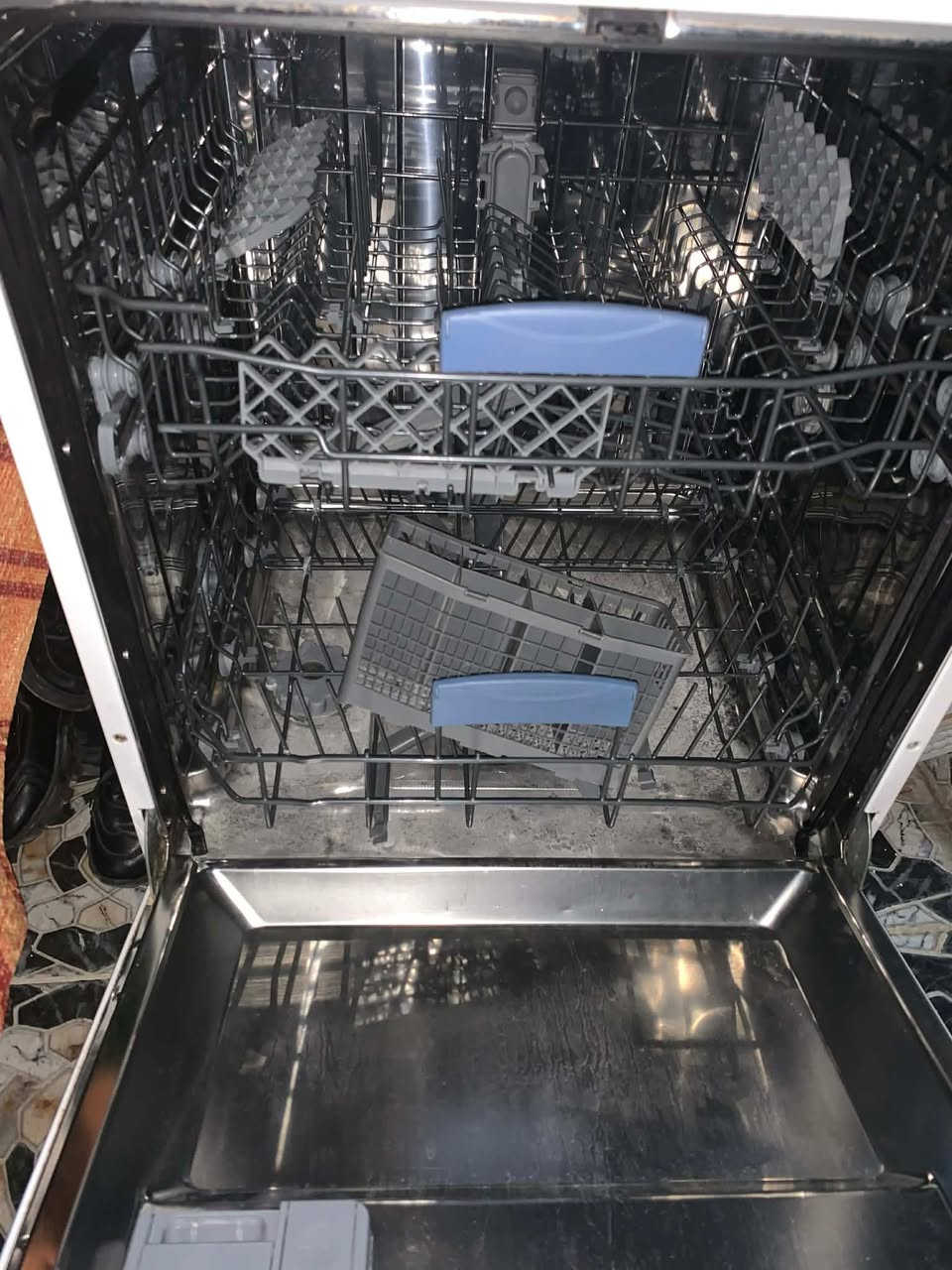 ثلاجه للبيع كلش نضيف احمر سعرها 175 وبيها مجال،، ثلاجه ابيض سعرها 50،، غساله مواعين للبيع نضيف بشرط سعرها 150 بيه مجال،، قلايه حجم كبير نظيف سعرها 25،،، الي يريد يجي خاص فقط رحمه والديكم،، ياالله


**إذا كنت صاحب هذا الإعلان وتريد حذفه لأي سبب، رجاءا أرسل رسالة إلى الدعم الفني**