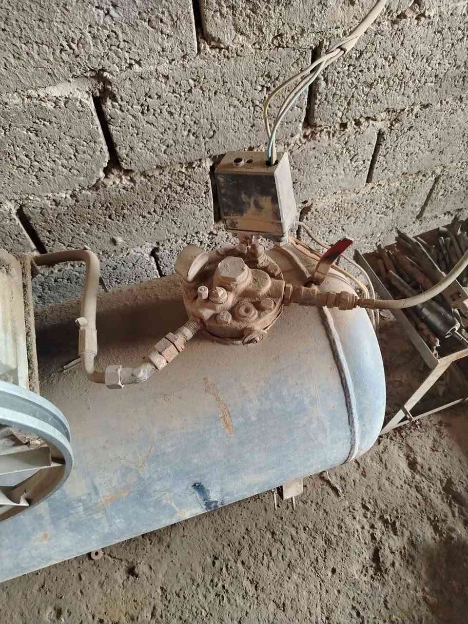 كمبريسر جاهزه. 500 لتر شغاله ماطور 10حصان تاروسه ايطالي جديده بطل ايطالي قديم ثري فيز بغداد هذا رقمي وبي وات ساب ***********
