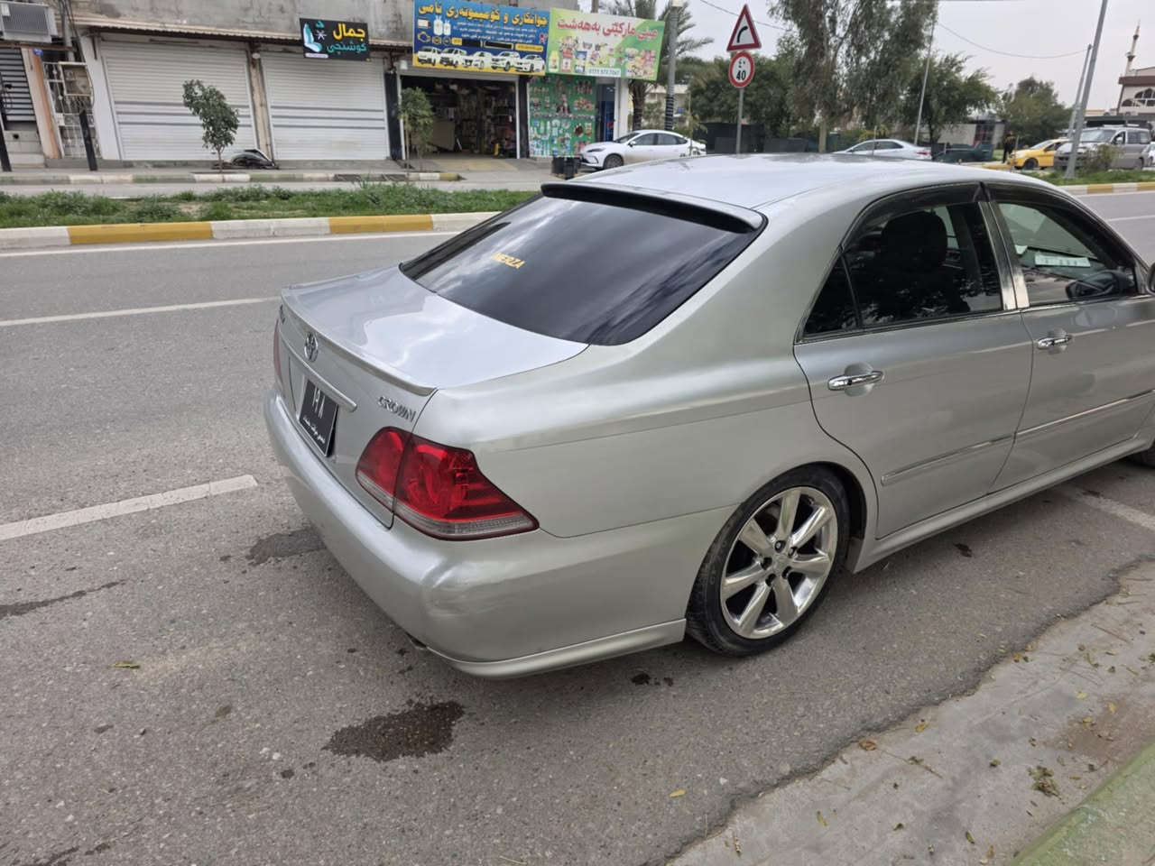 سه ره تا به ناوي خواي گه وره و ميهره بان
شاهينه ى ٢٠٠٥ مووس
    شاشه يه كاميرا ني يه 
١٨٢ بي دووكه ل 
كامل مه سروفي كراوه و ١ هه زار مه سروفي ني يه 
ويل دنگه ي ئستيل تايه كاني تازه يه 
سه ياره كه مالي دۆستە 
ناو ڕەشە کوشن شاموا 
ساج سور سوکان حە یزەران
ناوی لە دەری جوانترە
دە بڵو لە وی HKSلە سەرە بەرزو نزم ئەکات
بە شەرتی فەحس و سۆنەر سە قف و حیزام بە شەرت
بەشەرتی گێڕو مە کینە 
هایدرۆلیک و ڕۆنی مە کینە تازە گۆڕیاوە 
فیت پەمپی تازە گۆڕیاوە 
پاتری تازە گۆڕیاوە 
‎تكايه ئه گه ر موشته ري نيت سه رمان مه يه شينه ته له 
‎فونت كردو سعرت وه دل نه و مه يه ژه هه يه به وه نه ئه گه ر هه يه برؤ بيسينە 
***********-***********
