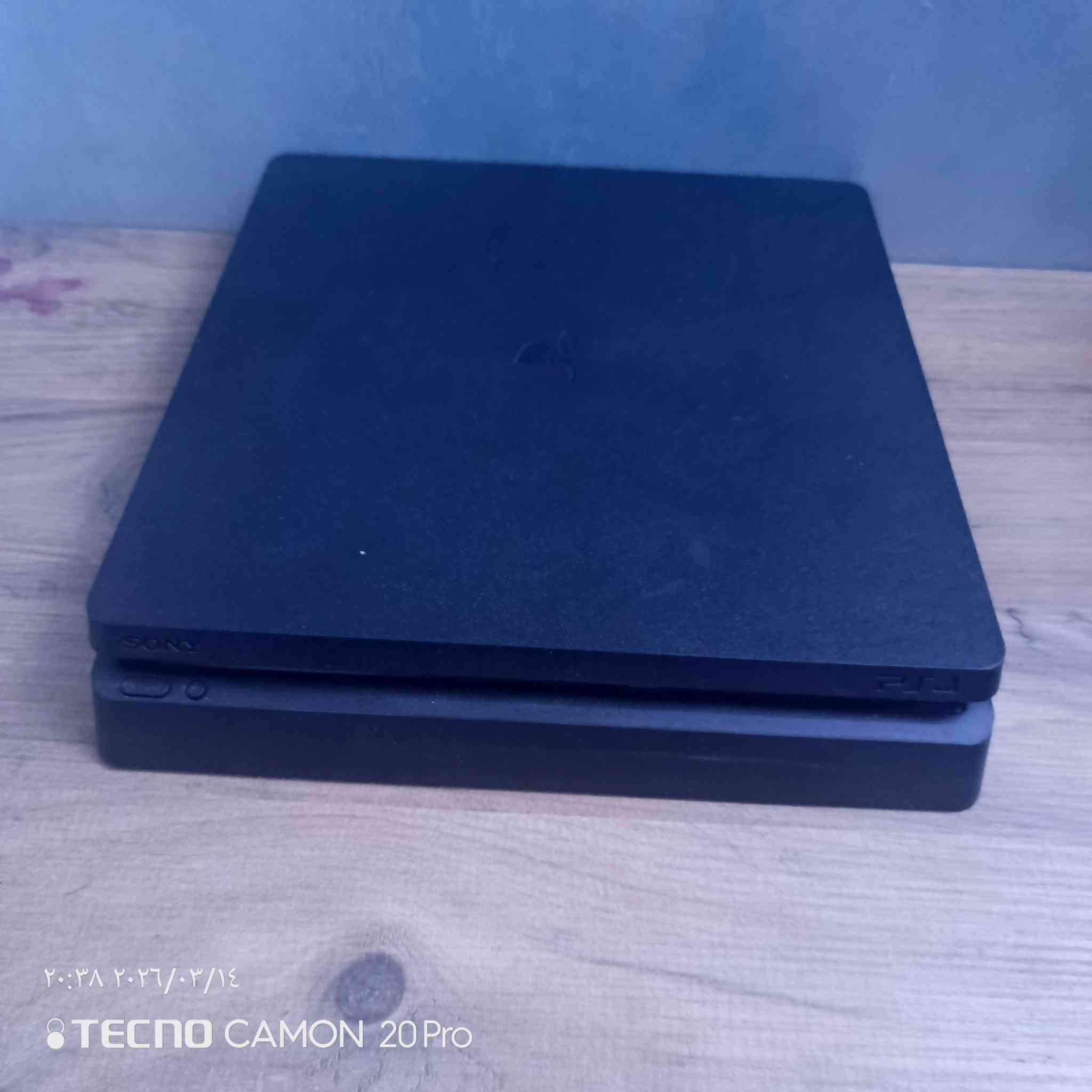 بلي ستيشن 4 مهكر نظام 9 وا ذاكرته 500 واجي وياه دبل جوستك وا 6 ألعاب وا يوباس 850Vوا هاذا الرقم ‏‪***********‬‏ للاستفسار
