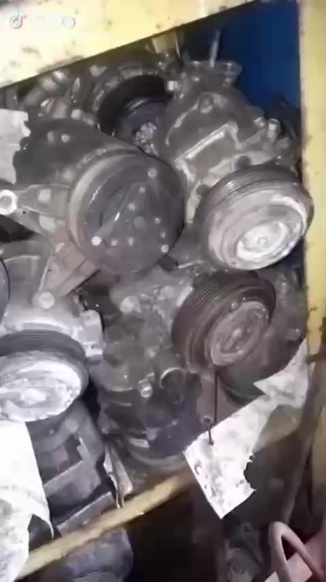 سلام عليكم وصلتنه 3حاويات كمبريسرات لجميع السيارات
بيع جمله فقط بئنسب الأسعار 
العنوان بغداد العلاوي شارع 6
موبايل ***********
