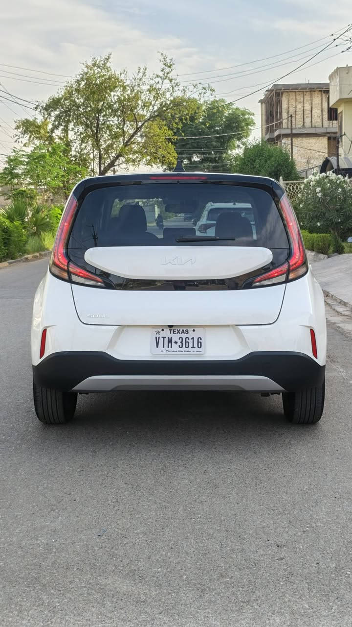 للبيع — Kia Soul وارد أمريكي دخول جديد
▪️ موديل: 2024
▪️ المحرك: 2000  (دوش)
▪️ الممشى: 19 ألف ميل
▪️ جميع الإيربكات سليمة
▪️ بدون تبديل — ليبل واحد السياره 
▪️ بدون دواخل يعني شاصي لغد كفاله 
▪️ مواصفات كاملة:
✔️ رادارات
✔️ توقف ذاتي
✔️ تحكمات
✔️ شاشة كبيرة
✔️ جلد (مسوي بالأردن)
السيارة جديدة بمعنى الكلمة 
التصليح فقط: بداية البنيد + بارد بالجاملغ فقط
والباقي كفالة 
📍 المكان: بغداد — الغدير / ساحة ميسلون
📞 ***********
📞 ***********
⚠️ ملاحظة: السيارة بدون رقم

