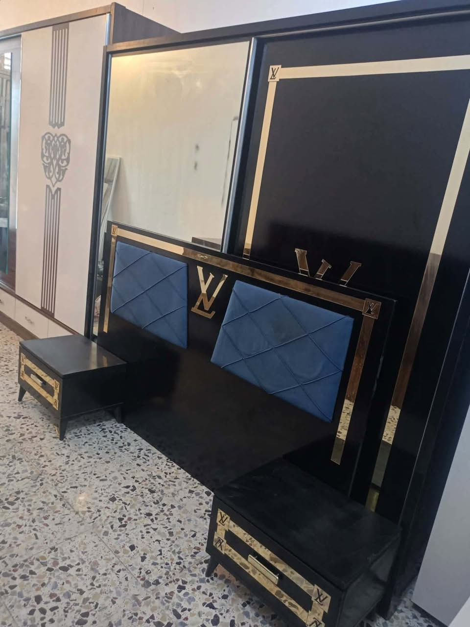 غرفة تركي 🇹🇷 مستخدام 5قطع  ✨✨
نضافه 90 💯
نظام سلايت 💖
السعر 400💖💸
مع شد🪛 ونقل 🚚  مجاني  داخل بغداد  محافظات بكروه


**إذا كنت صاحب هذا الإعلان وتريد حذفه لأي سبب، رجاءا أرسل رسالة إلى الدعم الفني**