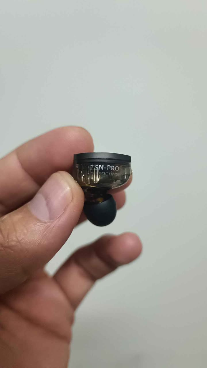 KZ ZSN PRO IEM Earbuds 
سماعات سلكية داخل الاذن بصوت واضح وعالي يستخدمها الموسيقيون.
جاية بكارتون مختلف. بغداد, العراق


**إذا كنت صاحب هذا الإعلان وتريد حذفه لأي سبب، رجاءا أرسل رسالة إلى الدعم الفني**
