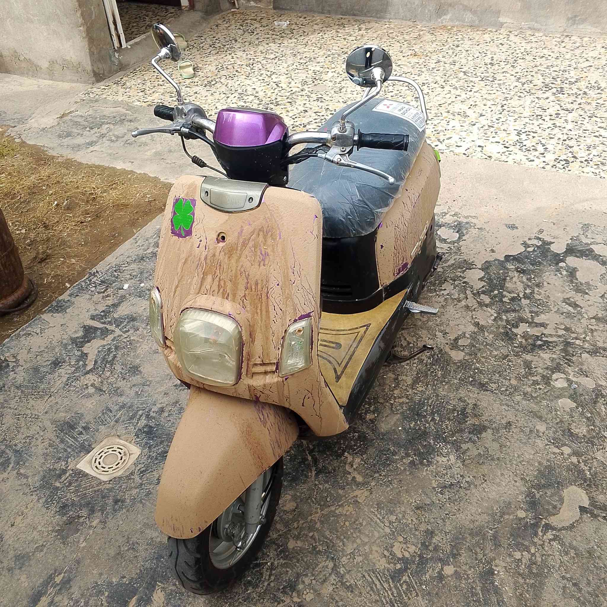 سلام عليكم دراجة بوليس للبيع كابريتر كهربائية كله شغلة سلف شغال هندر شغال أي نقص ما بيها خير من الله سعر 600 وبيه مجال مكان محموديه ***********
