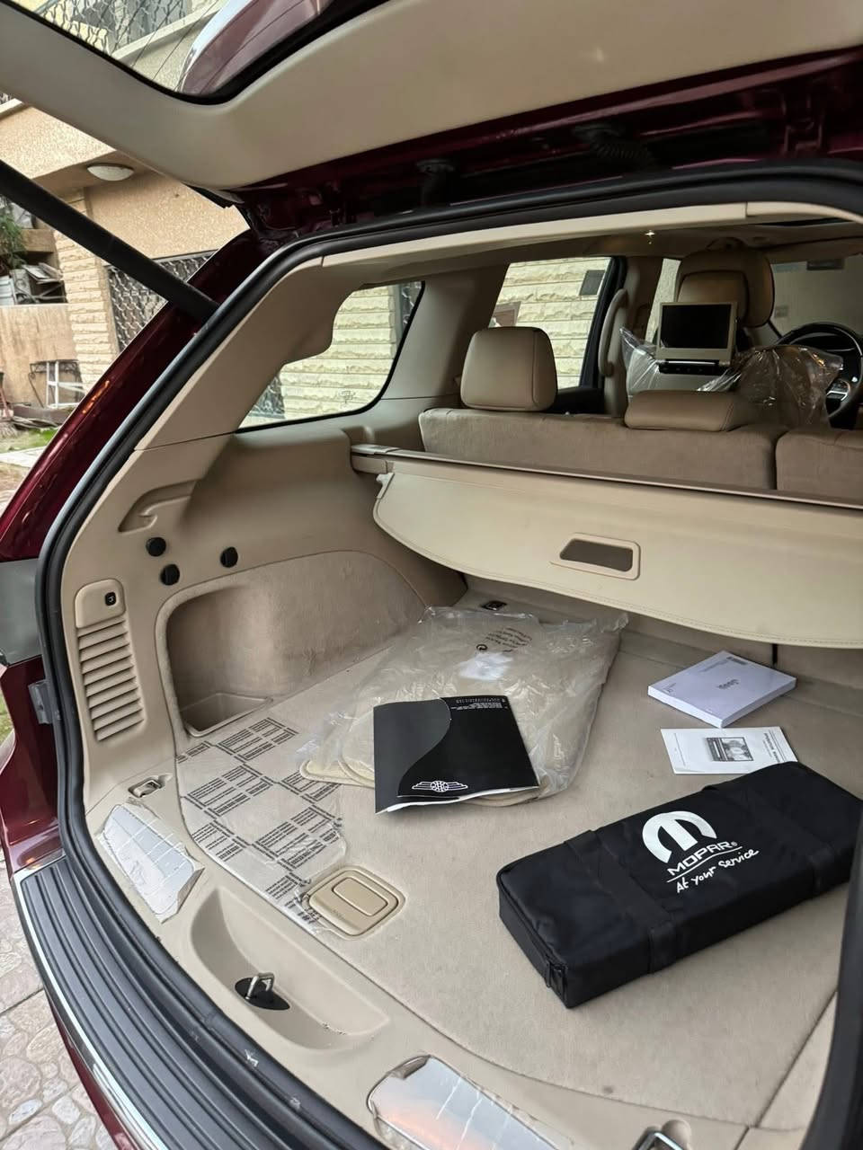 السلام عليكم
جيب  2020 اوفرلاند وكالة هارلم  بحالة الزيرو 
لون احمر 🍒
‏‎
ضمان ٣ سنوات او ٦٠ الف كيلومتر  

ماشيه ٣٤،٠٠٠ فقط حقيقي على ايدنه من زيرو 
 
مكفوله بدون صبغ بدون ضربه  حتى دعاميات مكفوله من الشخط ومكفوله من كلشي 
كير ومحرك مكفول من كلشي 
على أيدنه من الزيرو كلشي بلاد بيها 
‏‎نايلون شركه بعده بكشناتها  رقم اربيل تحويل مباشر 
‏‎فوول مواصفات ١/١ شاشات ٣ جكات  
‏‎‏‎(بانوراما ،رادار جانبي،جكات ،  ،٣شاشات، جلد ،  ،كراسي تدفئه وتبريد  تحكم كامل,كشن ذاكره ،إطفاء ذاتي،جنطه كهرباء)

‏‎العده وكتلوكات مال شركه والاسبير منازل والأرضيات مامستعمله ابد 

السياره نضيفه وبحالة الزيرو وكلشي مناقصها استعمال بسيط    وتخم تاير جديد وصياناتها كلها بالشركه هارلم 

السعر  340   
للاتصال *********** ‎ 
مكانها بغداد 
بيع او مراوس حسب القناعه
