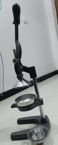 معصرة فواكه • جديدة • تحتاج دهن