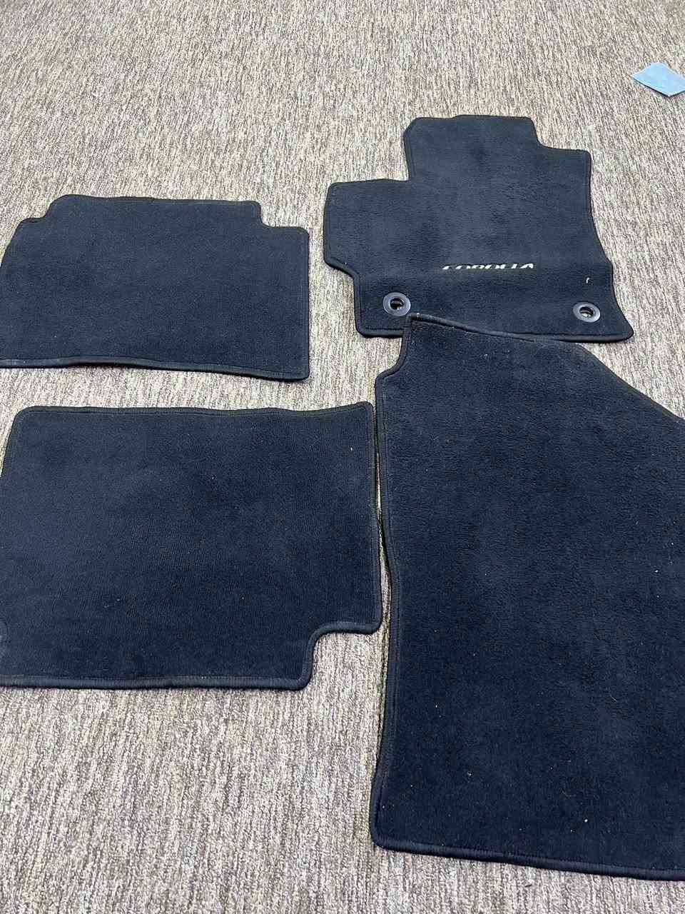 كاعيات كورلا هايبرد او بانزين من 22 إلى 24 كاعيات سياره اصليه السعر 75 وبيه مجال بسيط الرقم ***********
