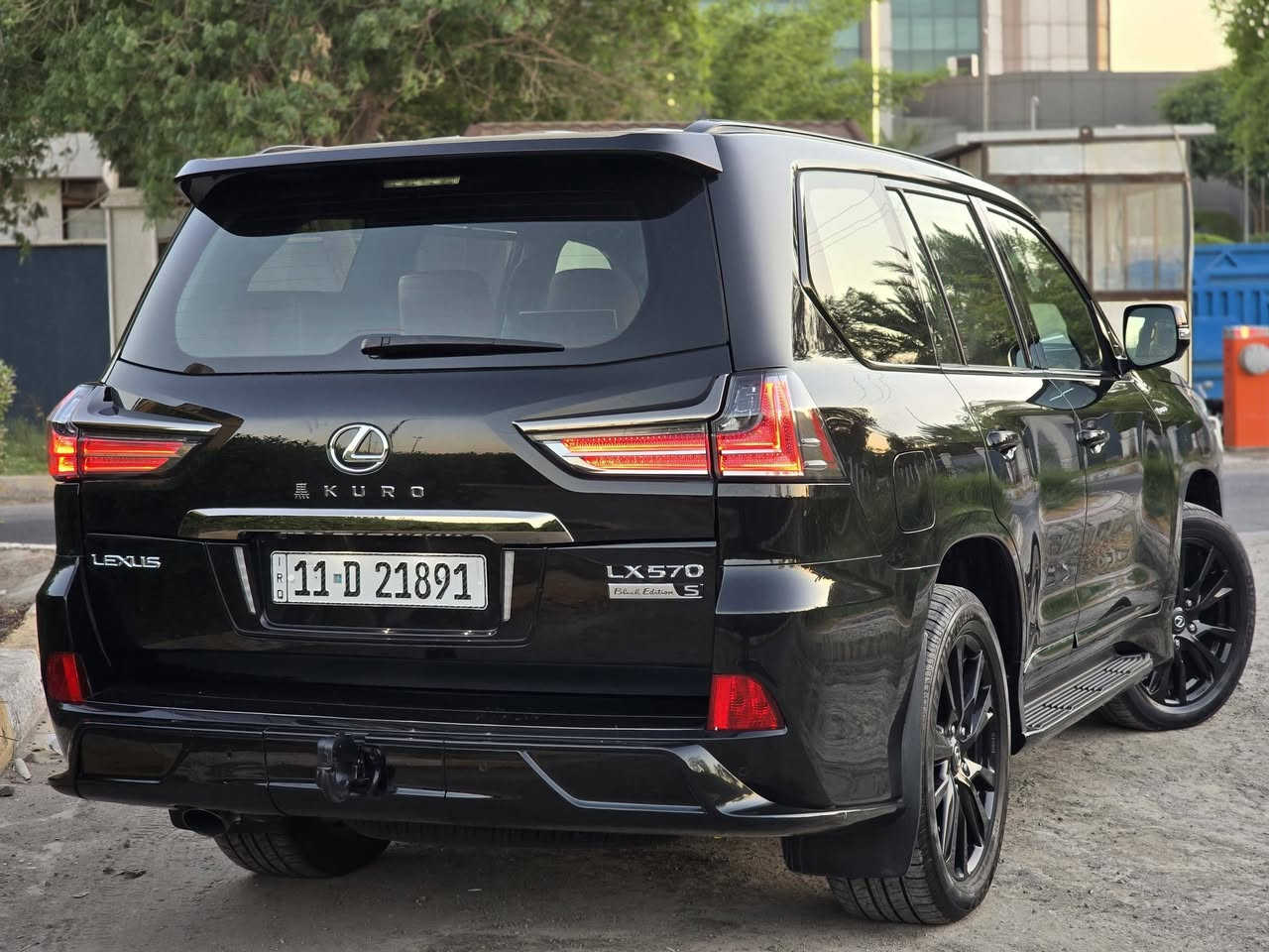 للبيع او مراوس 
لكزز  2020  كورو جديده 
مواصفات الكورو تجي اعلى مواصفات بالكزز 
السيارة ماشية 61 الف كيلو السيارة جديدة وجاهزه 
داخل جلد احمر رادارات فتحة ماوس شاشات 
خمس كامرات جكات كشنات تدفئة تبريد وخزن ميموري هواي مواصفات بالكورو كفاله عامه
باستثناء بارد كولش قليل والباقي كفاله
رقم بغداد ومكانها بغداد السعر 84000 دولار 
( 8 شدات و 40 ورقه ) 
للإستفسار ***********
