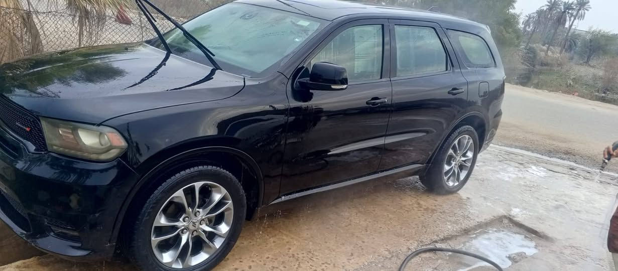 دودج دورانغو  بلاص 2019 GT Plus فل 
محرك 3.6 لتر Pentastar V6.
قوة 295 حصان.
قير أوتوماتيك 8 سرعات
ويل ألمنيوم 20 إنش.
مصابيح LED نهارية.
باب خلفي كهربائي.
فتحة سقف كهربائية.
مرايا كهربائية مع تدفئة وإشارات.
تشغيل عن بعد .
دخول ذكي بدون مفتاح 
مقاعد جلد .
مقاعد أمامية كهربائية.
ذاكرة لمقعد السائ.
تدفئة للمقاعد الأمامية والخلفية.
مقود جلد مدفأ.
تكييف أوتوماتيك ثلاث مناطق.
إضاءة داخلية LED.
للمقاعد (7 ركاب. 
شاشة Uconnect قياس 8.4 إنش.
نظام ملاحة (Navigation).
بلوتوث
نظام صوت Alpine مع مضخم صوت 
9 سماعات CarsDirect 
أنظمة الأمان 
رادار أمامي.
مثبت سرعة راداري 
تنبيه حركة السيارات عند الرجوع للخلف.
حساسات خلفية.
كاميرا خلفية.
مكينه وكير وكهربائيات كفاله 
عنوان: البصرة 
رقم :***********
سعر:240

