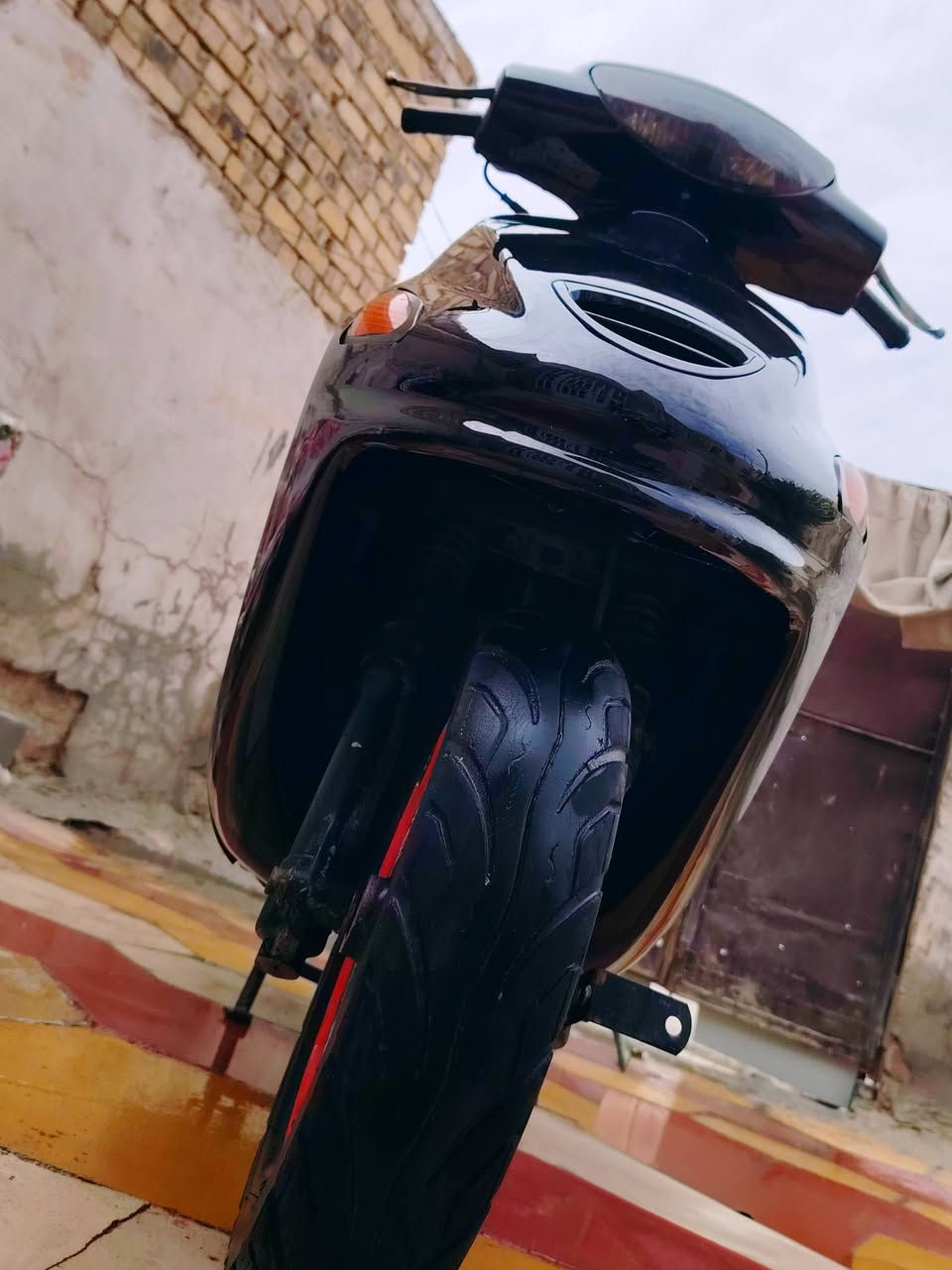 السلام عليكم فراشة للبيع نضيفة فوووول مكينة مبدل بيهة ولفات فقط ناعمة الدراجة مابيه اينقص هورن سلف هندر  لايت امامي بك لايت اشاير رماش يشتغل ع الطاقة الشمسية عداد سرعه شغال تلبيسة كشن جكمجة  شغالة انبيثري شغال كابريتة جديدة تفصيخ هورن جديد تايرات نضيفة سعر ٤٥٠  قفل وبيه مجال قليل حك الجية مكاني الحمزة الشرقي هذا رقمي وبيه واتساب 
***********
