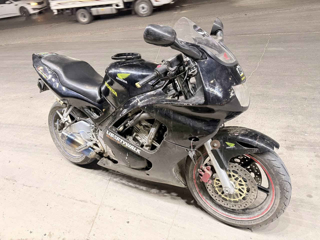 السلام عليكم 
CBR600 F3 
الدراجة شوفة عينك 
ابيع كوم حديد 
شرط شغالة وين متريد تروح بيهه 
اليوم طلع صوت بسيط بالمكينة 
مكينه مفتوحة مرة وحدة فقط 
ضاغطة جديد 
شرط شلعة ونشاط فول 
اكرر ابيع كوم حديد وبسعر بلاش 
رجاءا الشراء اتصال فقط 
*********** 
مكان الدراجة بغداد الكرخ
