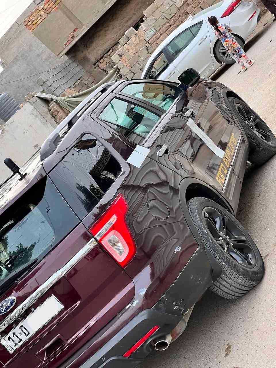 السلام عليكم اكسبلور فول واحد على واحد
بصمه تشغيل وبصمه ابواب 
تشغيل عن بعد 
كراسي كهرباء 
كراسي جلد 
هيتر كشنات 
تبريد كشنات 
شاشا كبيره 
كامره خلفيه 
تحكم ستيرا اربع جهات 
رقم سري بالباب 

7راكب 
داخل صاج 
تخزين كشنات 
تبريد 3قطع 
لايت ابو الد 
بك لايت ابو الد 
تخم تاير 
ويل كب 
شاير بالمري 
مري شفط 
السياره فول الفول 
بيهه مكانات صبغ 
ماشيه 132الف حقيقي 
السياره مكينه كير صدر تبريد خير من الله بشرط ترايك للعمره 

للبيع او مراوس شعندك نزل 

السعر 120 وبيهه مجال 

مكاني بغداد وهذا رقمي للاستفسار *********** ابو العز
