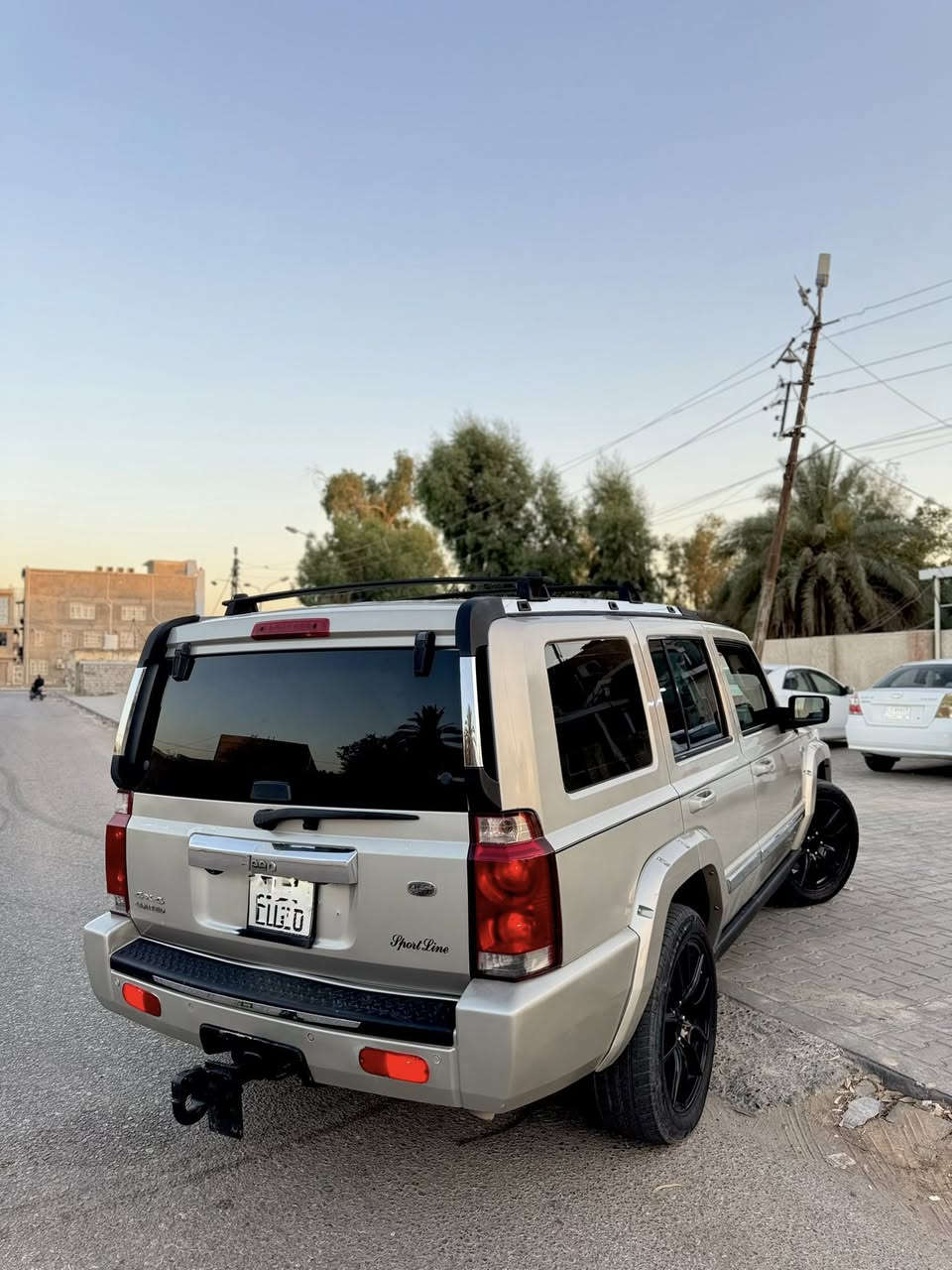 السلام عليكم
للبيع جيب كوماندر  موديل 2007 
لون ذهـبي (شمباني)
رقم بغداد دولي هزه وملصق وسنويه كامل ومداور ثاني يوم

مواصفات:
كشنات جلد بيجي
3فتحات
تبريد ثلاث قطع
تلفزيون بل قماره بلادي
كشنات كهرباء +كشنات خزن
جنطه شفط بلادي
مكينه 8 هيمي(5700)  مكفوله لاتبخير ولاتنقيص 

حداديه جاهزه وحلوه
تخم تاير +ويل20
تبريد جاهز

السياره بيه قطعتين صبغ باب وجاملغ خلفي اثر جراد فقط ..

العنوان : النجف الاشرف

السعر: 105 وبيه مجال للطيبين وكلشي اكو بل سوك ...
متواجد على الفيس.

***********
***********
