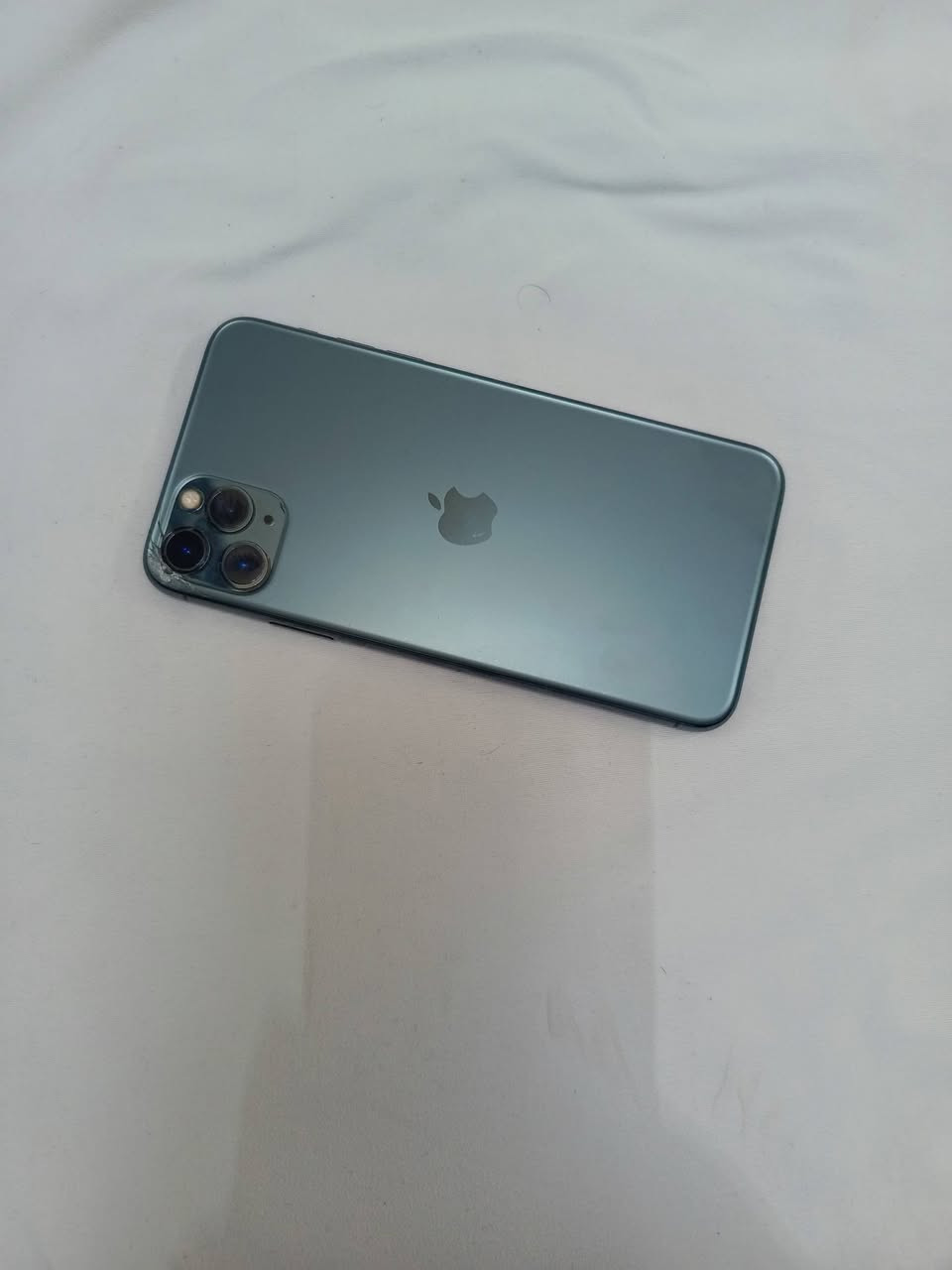 11 برو ماكس الذاكره 256 البطاريه 76 شرق اوسط عربي جهاز مامفتوح ابد  فقط سماعه الاتصال  عطلانة  وبي كسر بالظهر كما موضح بالصور ما ماثر ع كامرة السعر 300وبي مجال بسيط رقمي ***********
